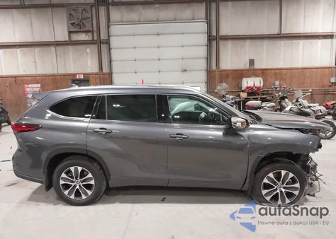 2021 Toyota Highlander Xle z USA, uszkodzony, nr VIN 5TDGZRBH2MS155390